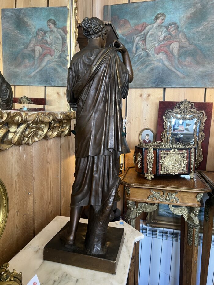 Sculpture en bronze de la Diane de Gabies, ornée d'une patine brune, époque XIXe siècle.