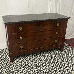 Commode Empire, époque début du XIXe siècle en bois de placage acajou