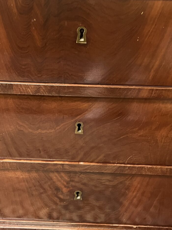 Commode Empire, époque début du XIXe siècle en bois de placage acajou