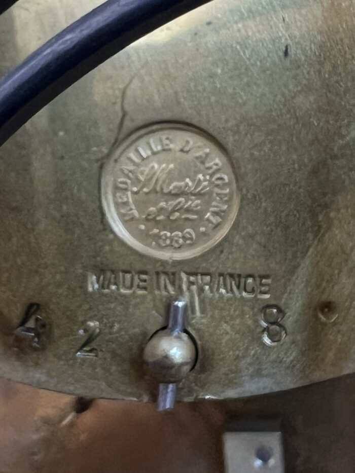 Pendule cage en laiton doré et massif, mouvement signé Marti, fin XIXe siècle