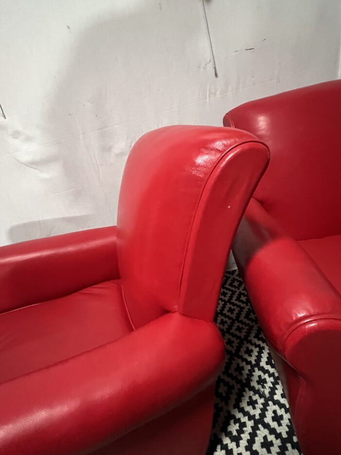 Paire de fauteuils Club en cuir de couleur rouge, original circa 1930/40