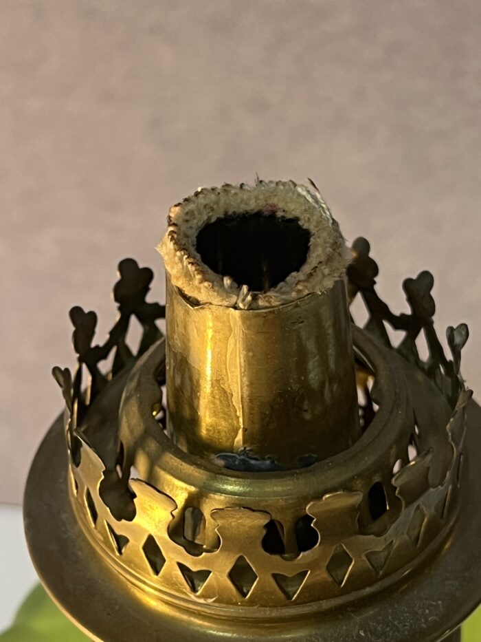 Lampe à pétrole ancienne en ouraline, début XXe siècle, couleur verte