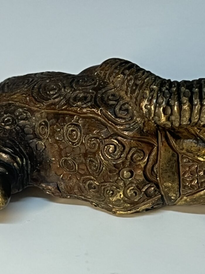Statuette d'Asie, déesse allongée en bronze massif sculpté, époque XXe siècle