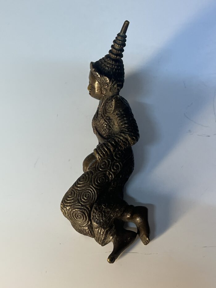 Statuette d'Asie, déesse allongée en bronze massif sculpté, époque XXe siècle