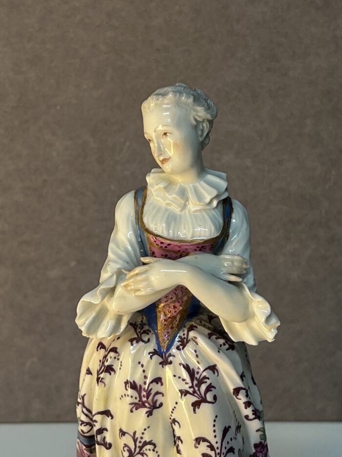 Très belle et ancienne statuette en porcelaine de la manufacture de Meissen XVIIIe siècle