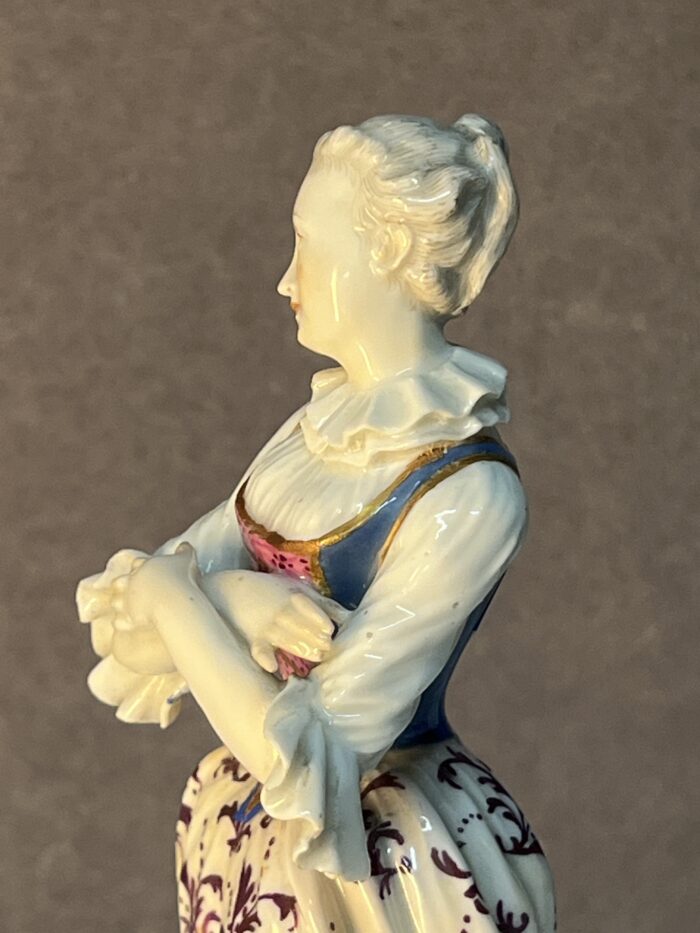 Très belle et ancienne statuette en porcelaine de la manufacture de Meissen XVIIIe siècle