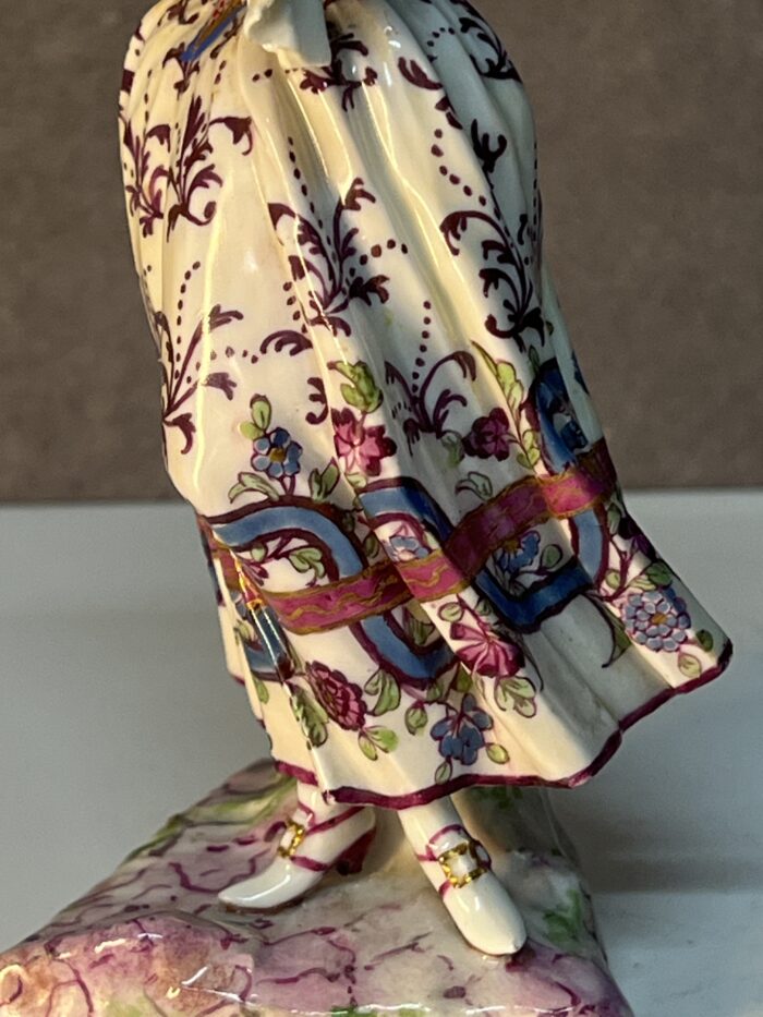 Très belle et ancienne statuette en porcelaine de la manufacture de Meissen XVIIIe siècle