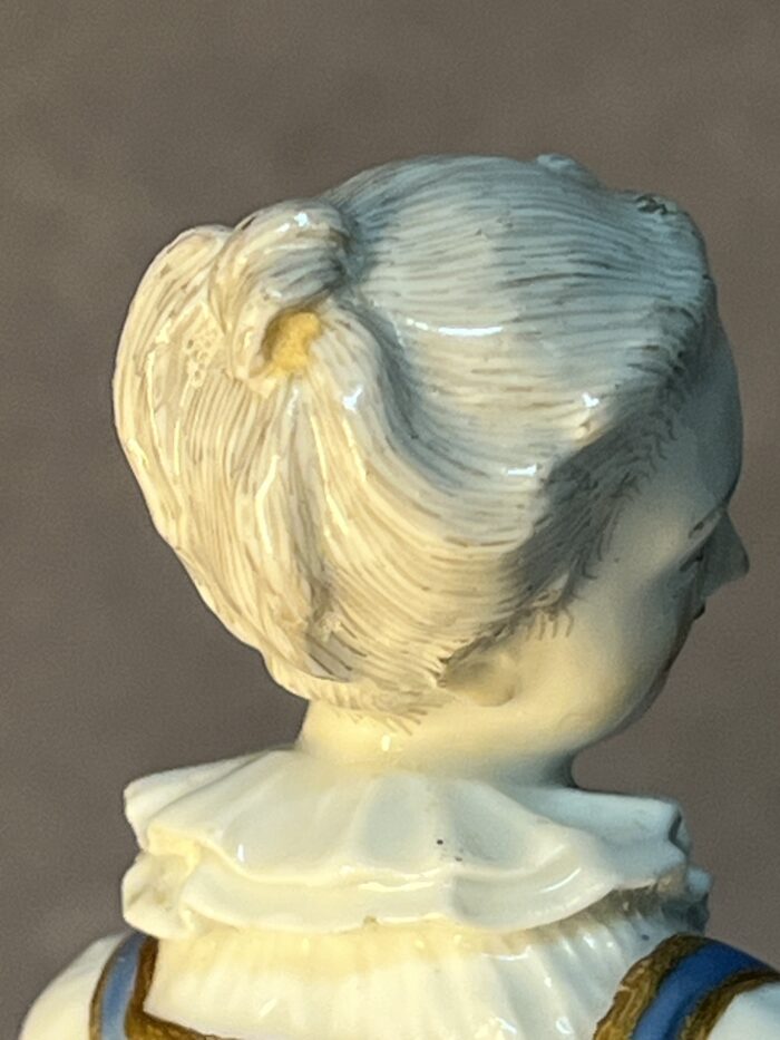 Très belle et ancienne statuette en porcelaine de la manufacture de Meissen XVIIIe siècle