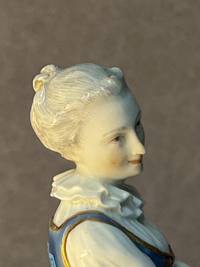 Très belle et ancienne statuette en porcelaine de la manufacture de Meissen XVIIIe siècle