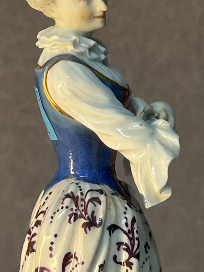 Très belle et ancienne statuette en porcelaine de la manufacture de Meissen XVIIIe siècle
