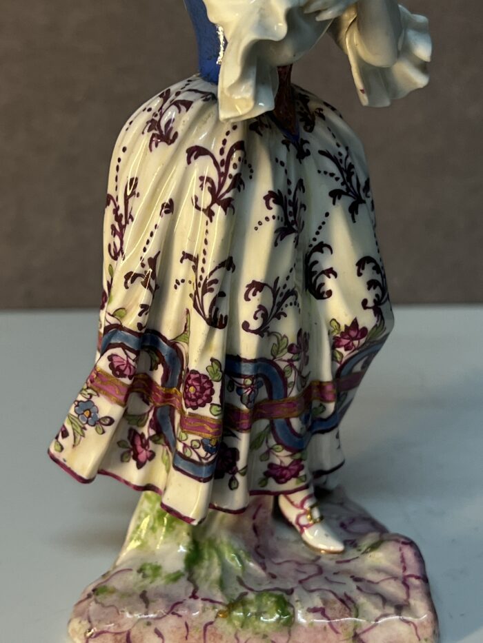 Très belle et ancienne statuette en porcelaine de la manufacture de Meissen XVIIIe siècle