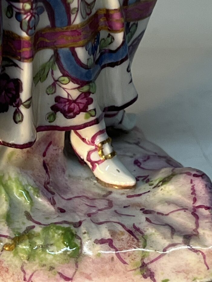 Très belle et ancienne statuette en porcelaine de la manufacture de Meissen XVIIIe siècle