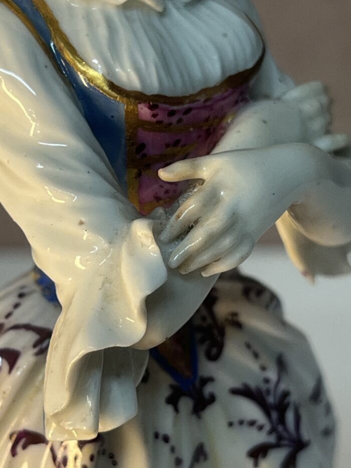 Très belle et ancienne statuette en porcelaine de la manufacture de Meissen XVIIIe siècle
