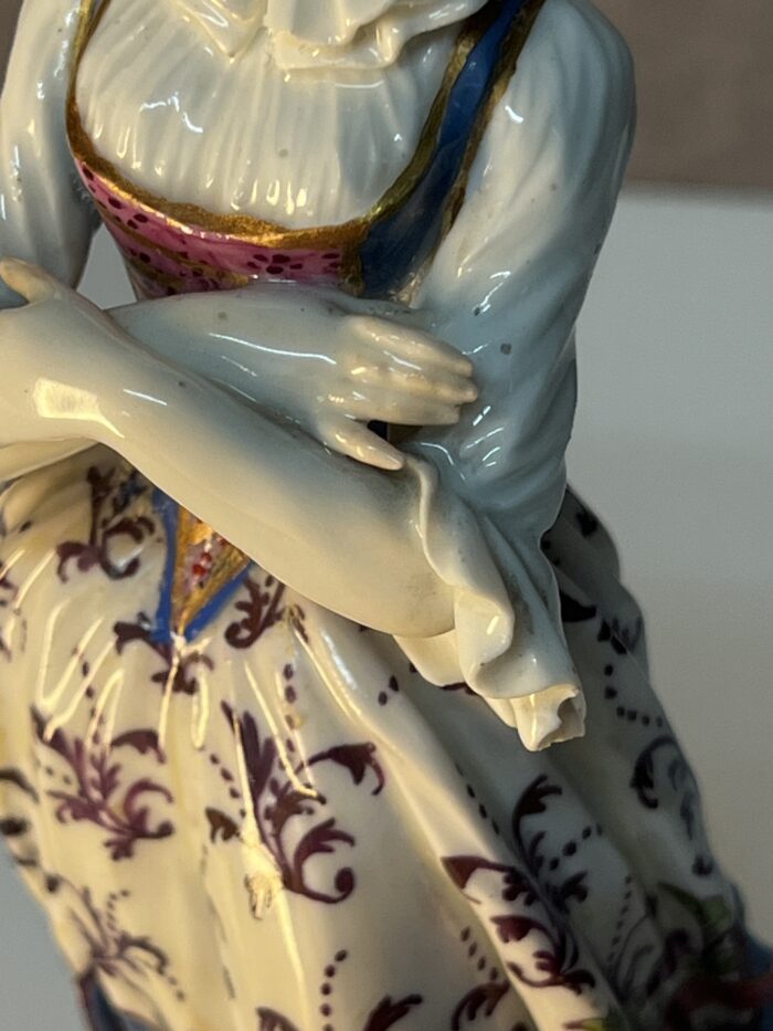 Très belle et ancienne statuette en porcelaine de la manufacture de Meissen XVIIIe siècle