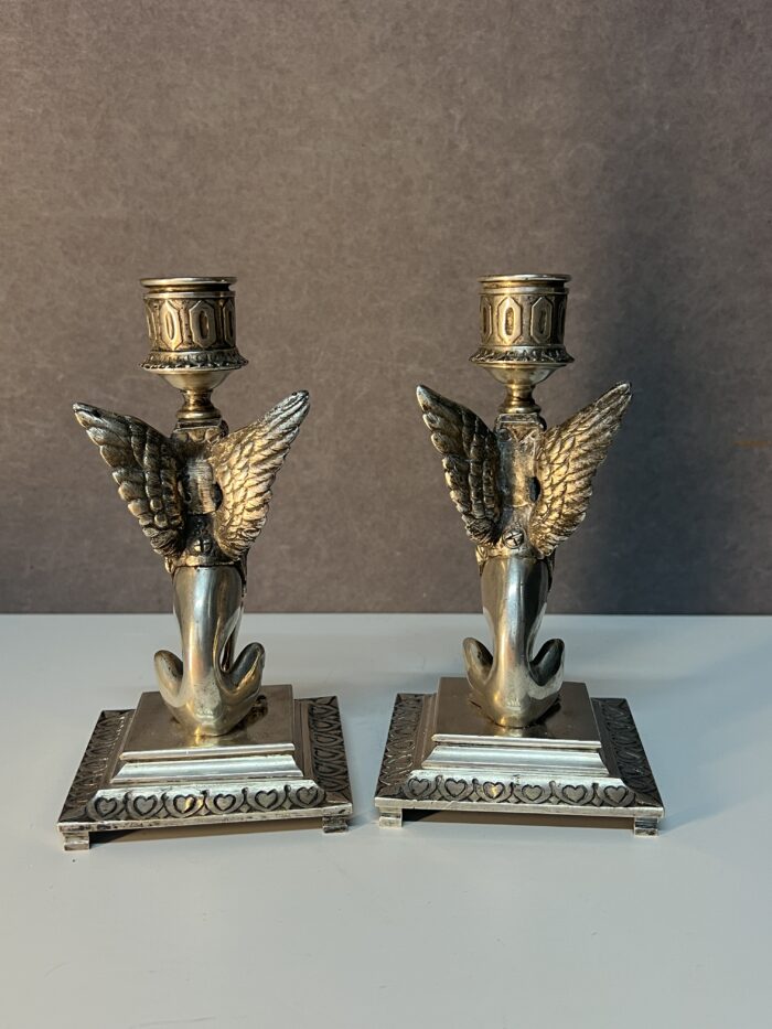 Paire de chandeliers en bronze massif, sphinx ailé, époque XIXe siècle