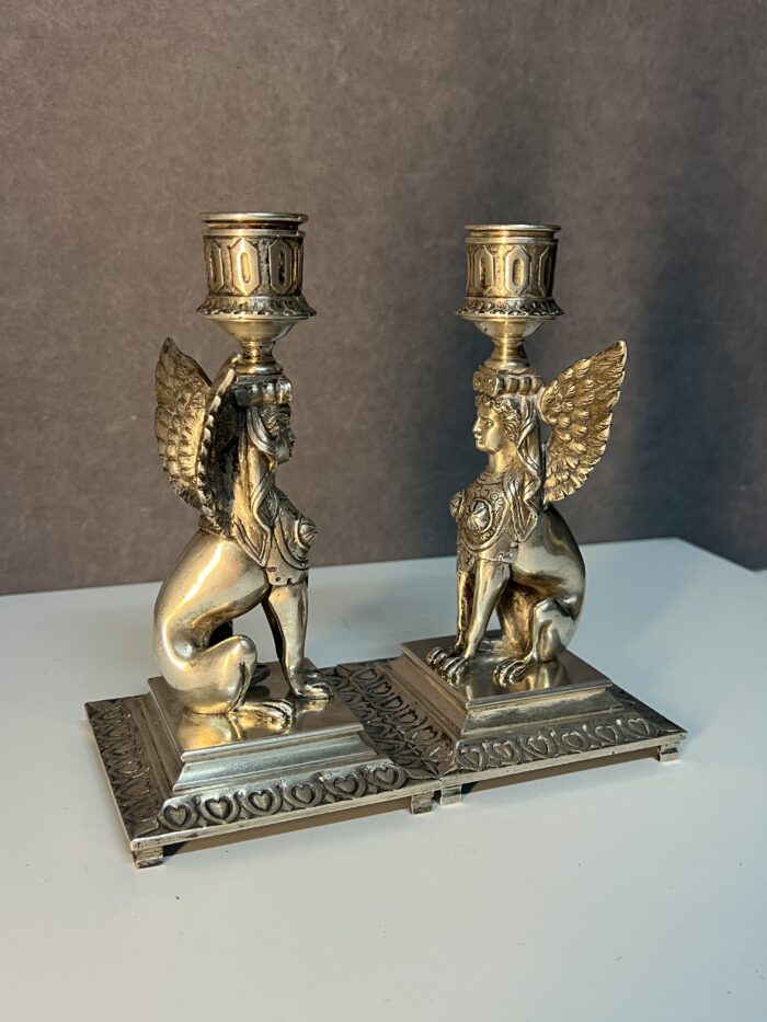 Paire de chandeliers en bronze massif, sphinx ailé, époque XIXe siècle
