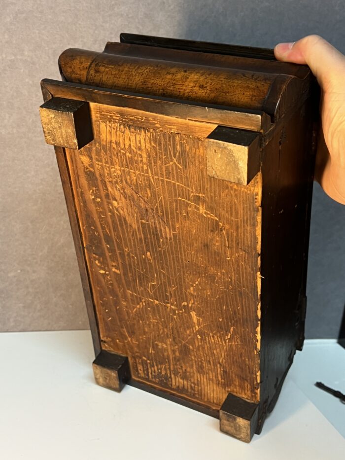 Coffret à système de mariage en bois sculpté, compartiments secret époque 17e siècle