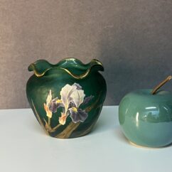 Vase cache pot signé Daum Nancy en verre givré et émaillé à décor floral vers 1900