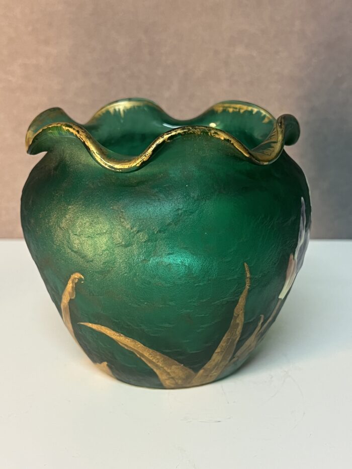 Vase cache pot signé Daum Nancy en verre givré et émaillé à décor floral vers 1900