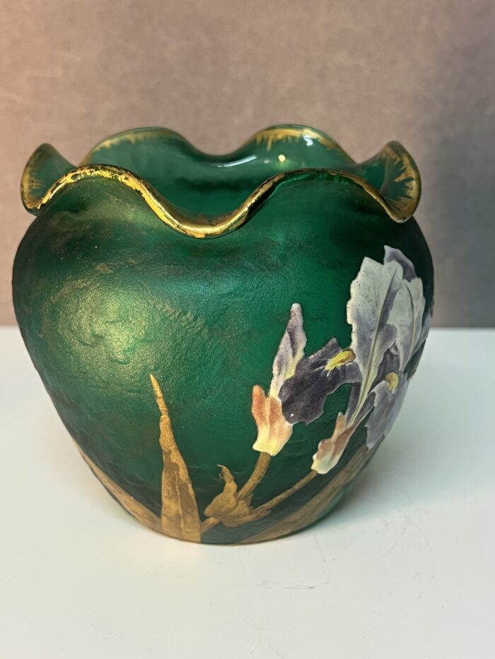 Vase cache pot signé Daum Nancy en verre givré et émaillé à décor floral vers 1900