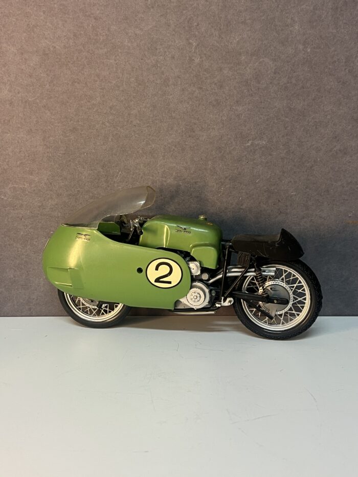 Protar 1/9 Moto Guzzi Grand Prix 500 cc. - 8 Cylindres, Champion d'Italie 1957