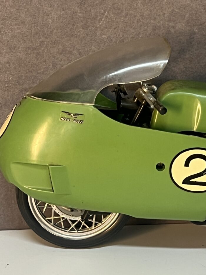 Protar 1/9 Moto Guzzi Grand Prix 500 cc. - 8 Cylindres, Champion d'Italie 1957