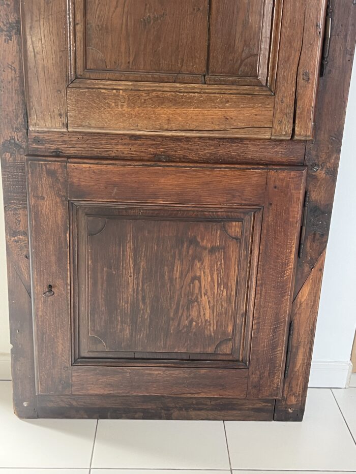 Bel ensemble de portes de placard en chêne massif du XIXe siècle