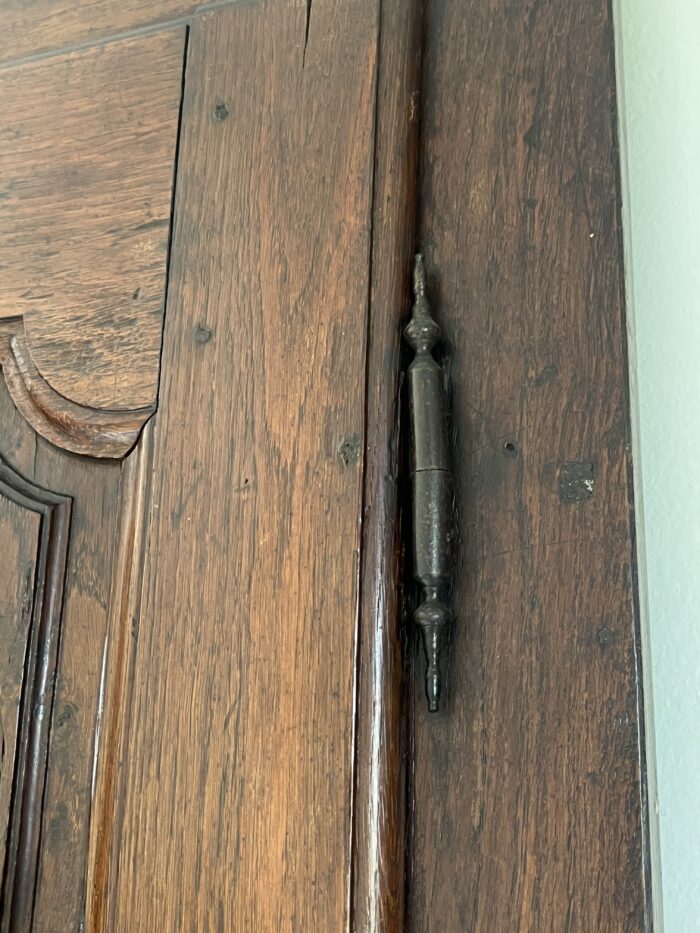 Bel ensemble de portes de placard en chêne massif du XIXe siècle