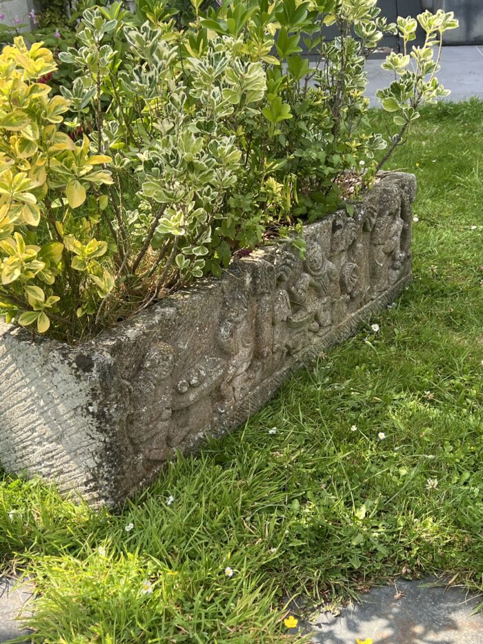 Grande jardinière en pierre reconstituée inspirée du style de la Renaissance