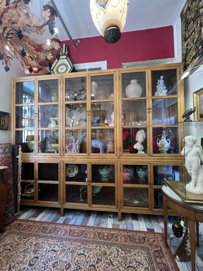 Magnifique et exceptionnelle grande vitrine bibliothèque en bois exotique, 12 portes vitrées, 2.5 x 3 m