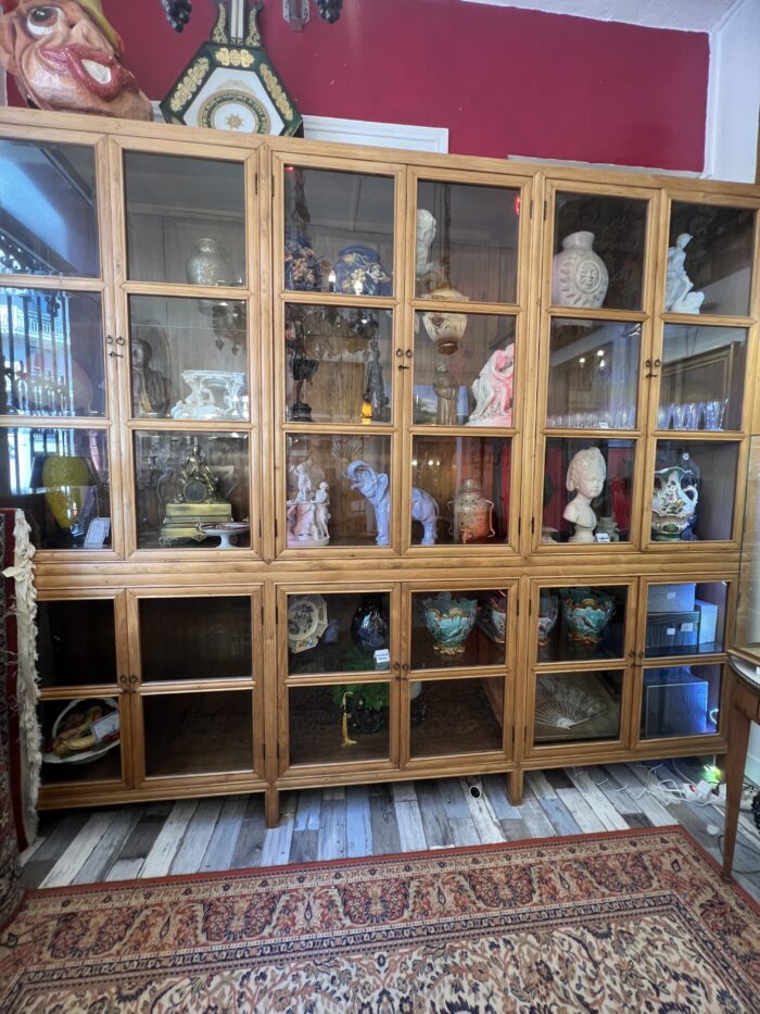 Magnifique et exceptionnelle grande vitrine bibliothèque en bois exotique, 12 portes vitrées, 2.5 x 3 m
