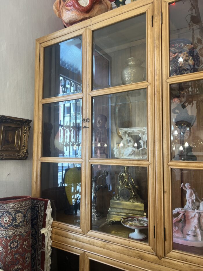 Magnifique et exceptionnelle grande vitrine bibliothèque en bois exotique, 12 portes vitrées, 2.5 x 3 m
