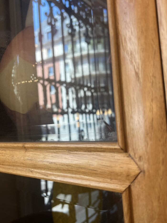 Magnifique et exceptionnelle grande vitrine bibliothèque en bois exotique, 12 portes vitrées, 2.5 x 3 m