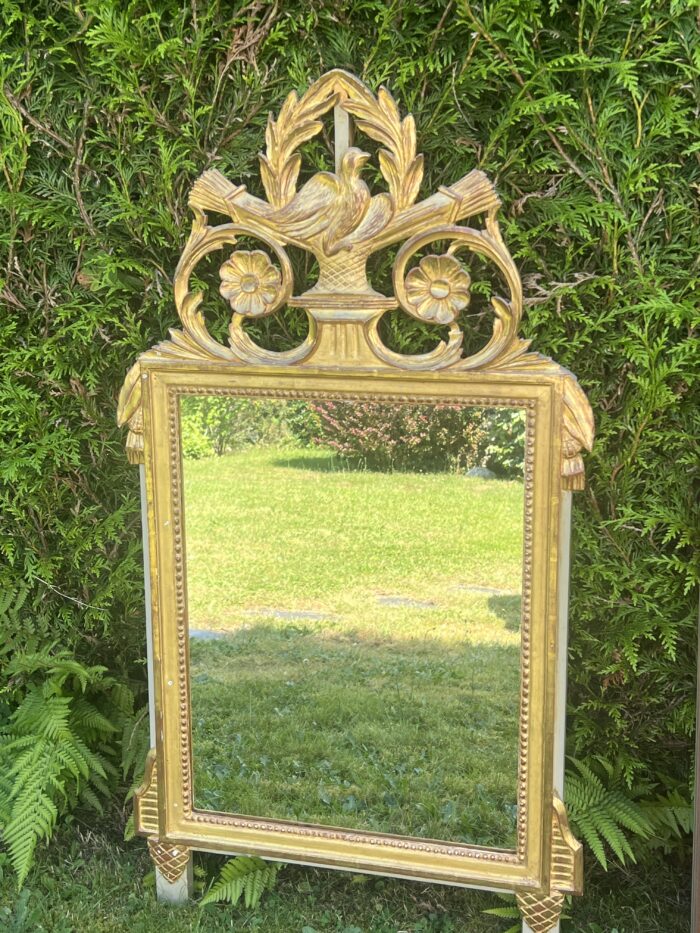 Très beau miroir de style Louis XVI en bois doré, fin du XIXe siècle