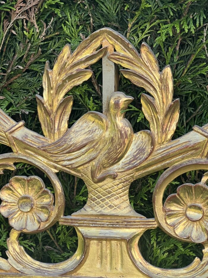Très beau miroir de style Louis XVI en bois doré, fin du XIXe siècle