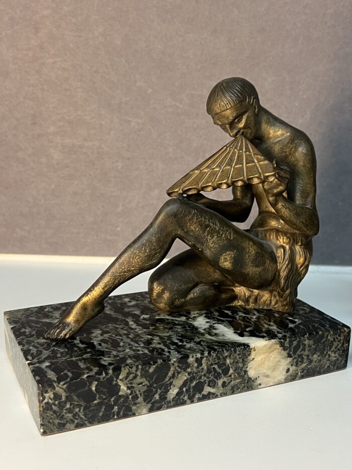 Paire de serre-livres art déco, en régule patinée et marbre vert portor, Fabrication Française