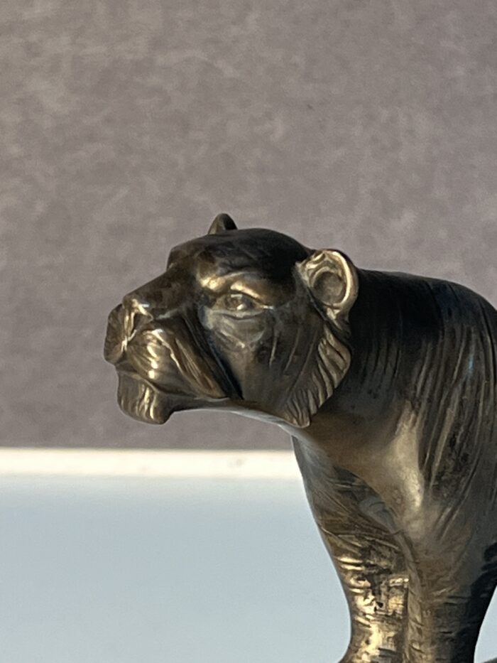 Hippolyte Moreau (1832-1926),sculpteur Français, joli serre livre art déco en régule patiné gris