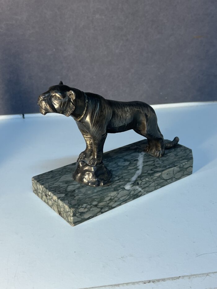 Hippolyte Moreau (1832-1926),sculpteur Français, joli serre livre art déco en régule patiné gris