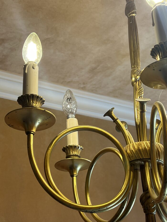 Maison Jansen, (DLG) joli lustre ancien en bronze et laiton doré, corps de chasse