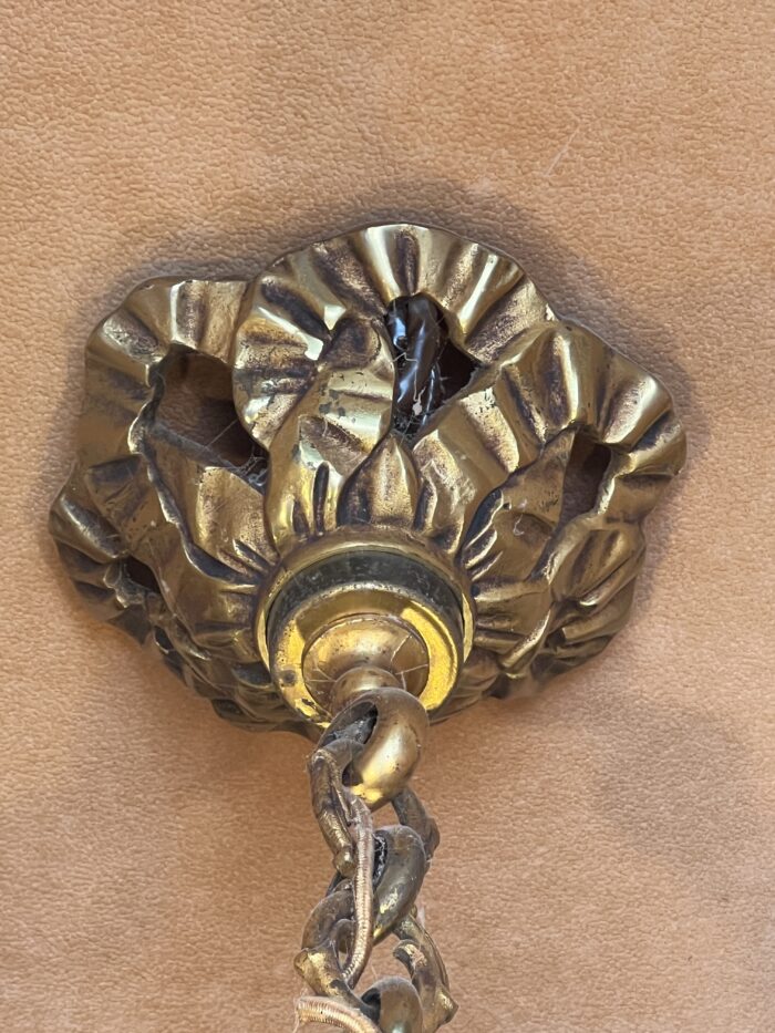 Maison Jansen, (DLG) joli lustre ancien en bronze et laiton doré, corps de chasse
