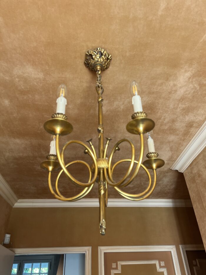 Maison Jansen, (DLG) joli lustre ancien en bronze et laiton doré, corps de chasse